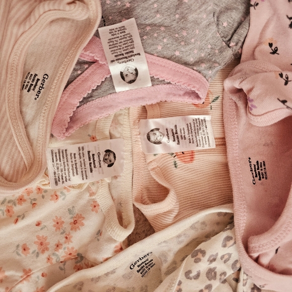 Gerber Bundle of Onesies - Picture 4 of 4